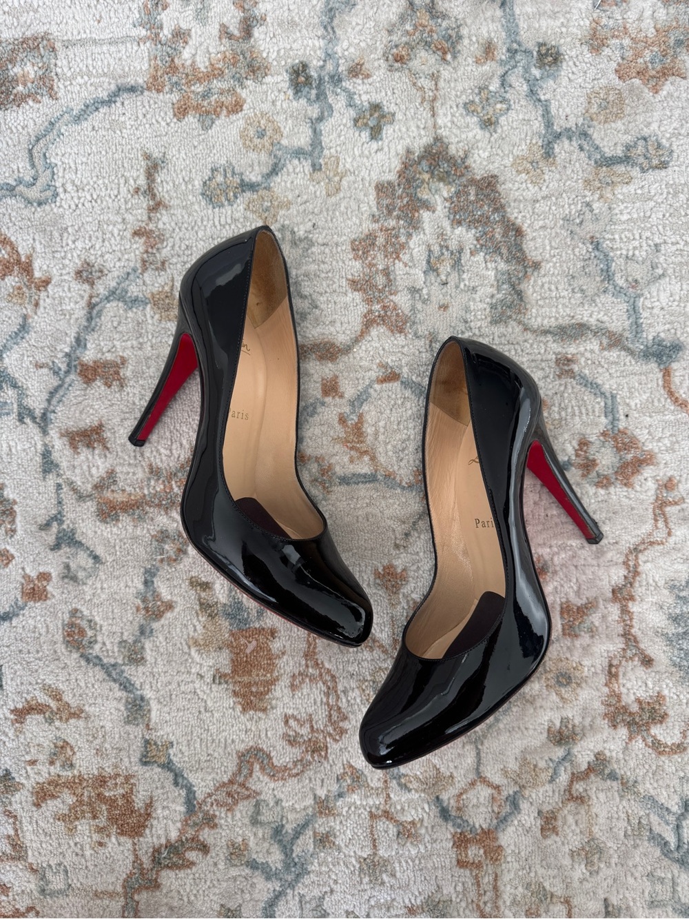 CHRISTIAN LOUBOUTIN Black Patent Leather Pumps 39.5